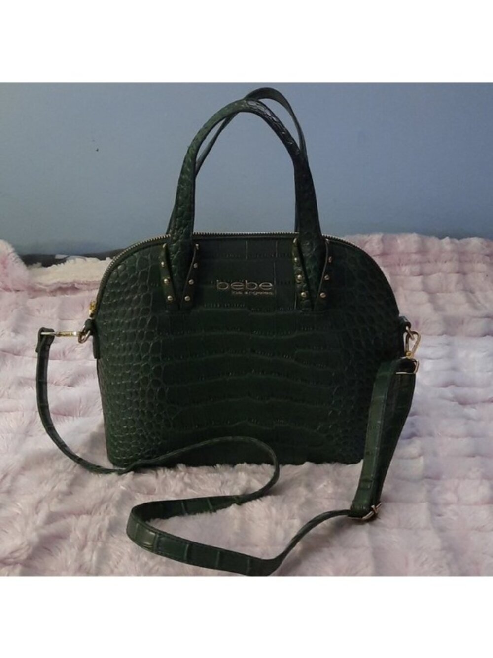 Bebe Los Angeles Green  Alligator Faux Leather Adjustable Removable StrapHandbag